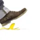Chaussure sur le point de glisser sur une peau de banane